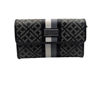 Tommy Hilfiger Womens Wallet Black Geometric Stripe Snap Closure Coin‎ Pocket
